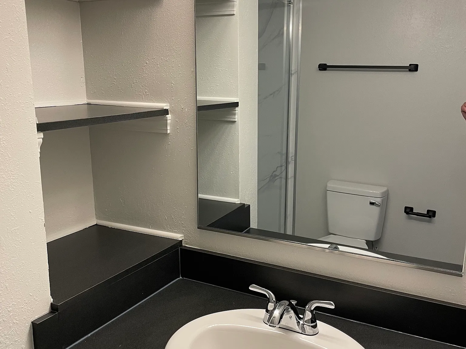 2 bed, 900 sqft, $2,200 — Photo 2