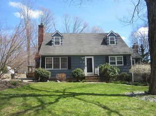 23 Riverview Rd, Oak Ridge, NJ 07438