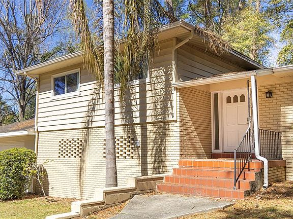 2nd image of 2910 SW 1st Ave