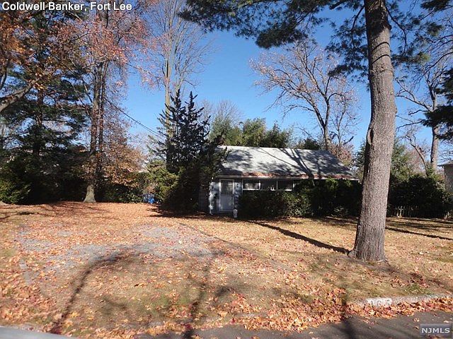 2nd image of 165 Stuart St
