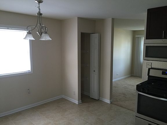 5th image of 202 S Orchard Dr