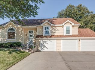 408 Hillbrook Dr, Lansing, KS 66043