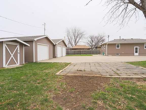 3rd image of 1406 Avenue F