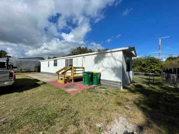 3214 Dedham St, Mims, FL 32754