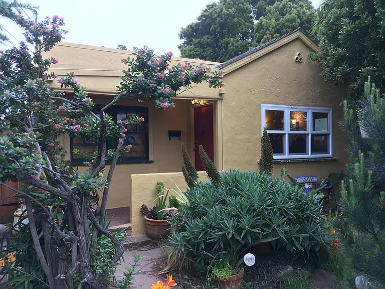 978 Harcourt Ave — Photo 2