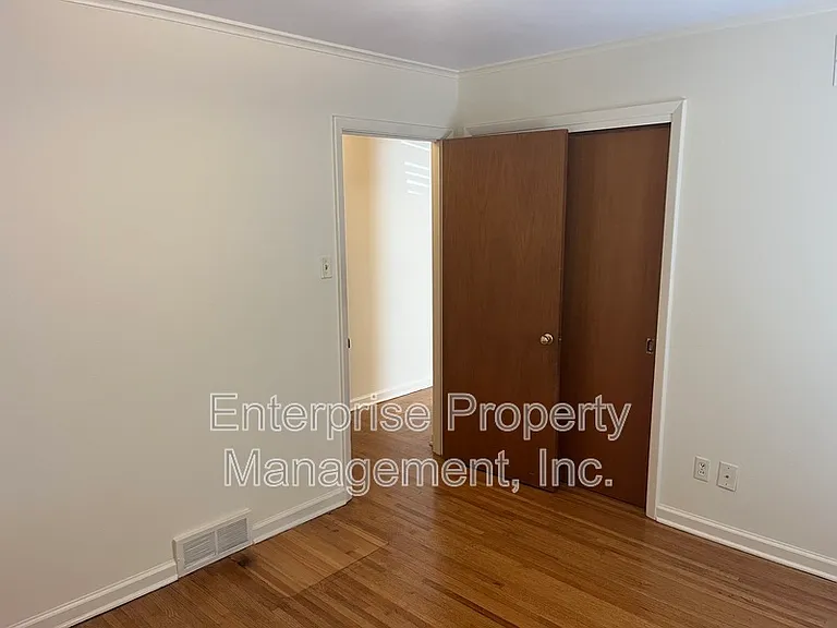 5081 Whitehall Ave — Photo 17