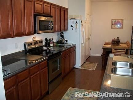 4th image of 613 Creek Oak Dr