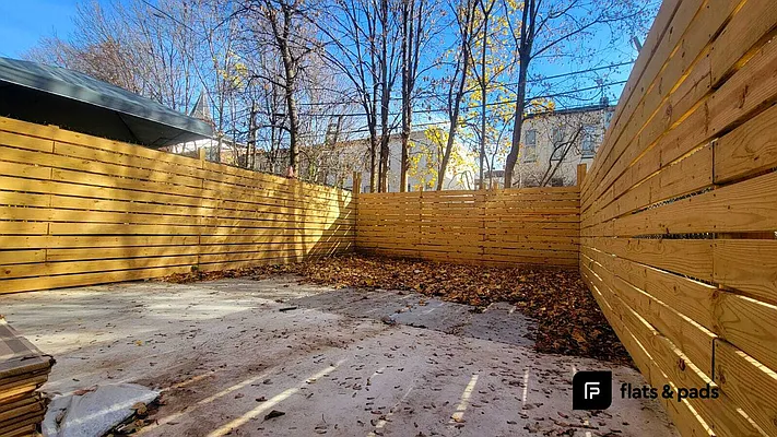 Rented by FLATS & PADS LLC | media 10