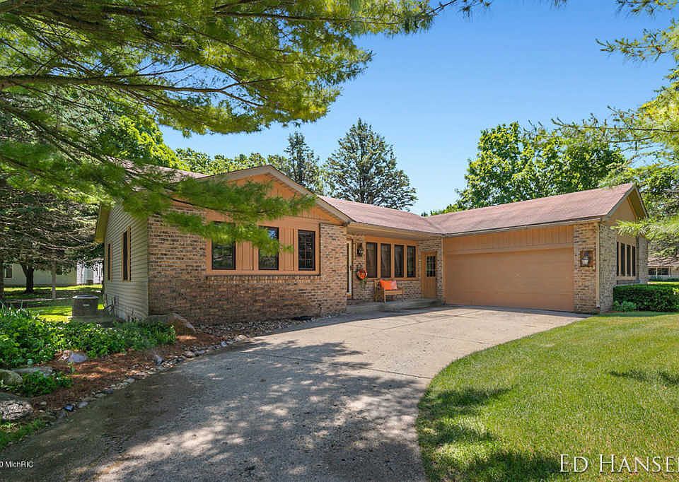 1st image of 7016 Bonaire Ct NE
