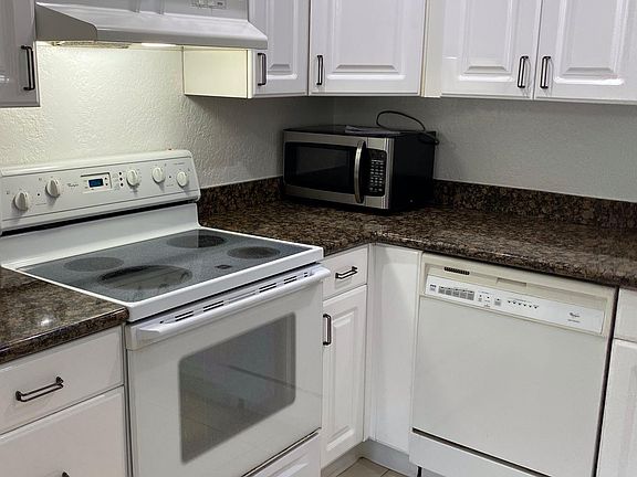 3rd image of 1220 Tequesta St