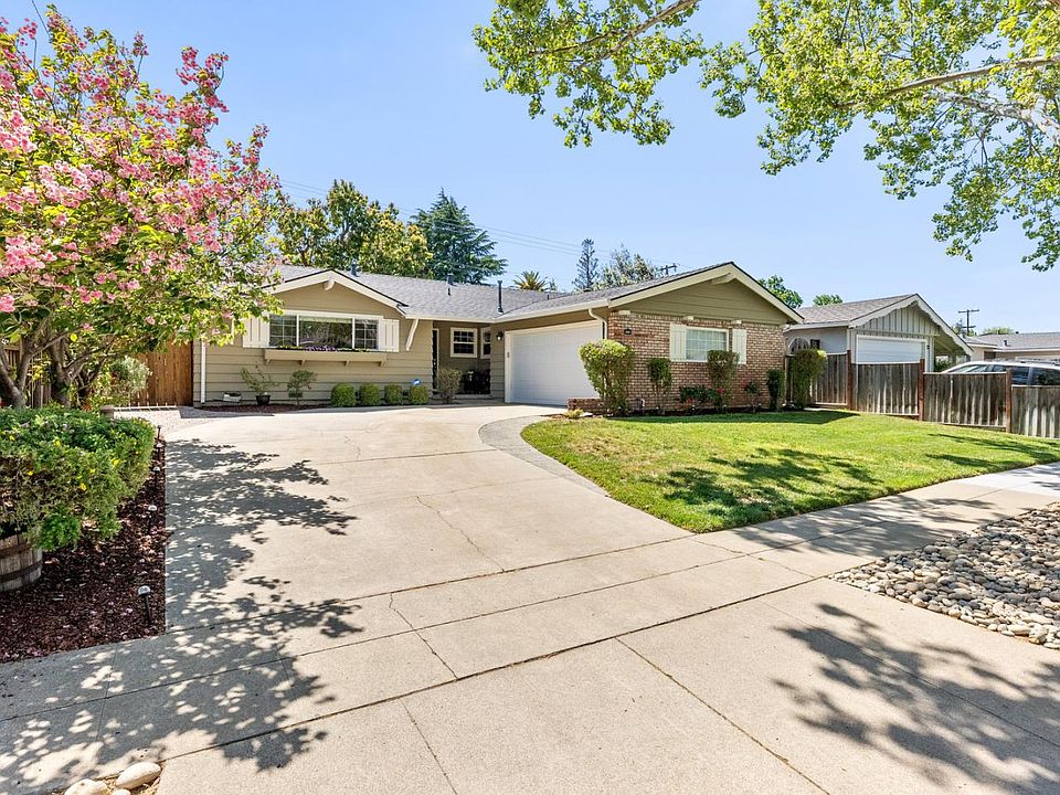 1st image of 2561 Cordoba Way