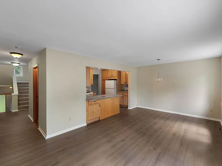 304 Pondridge Cir — Photo 5