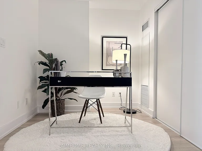 150 Fairview Mall Dr #504 — Photo 4