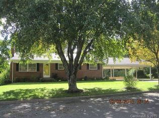 1226 12th Street Dr SW, Hickory, NC 28602