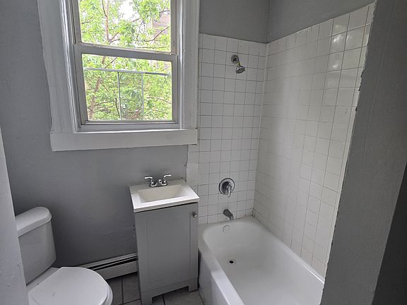 4th image of 70 Eaton Pl #G4