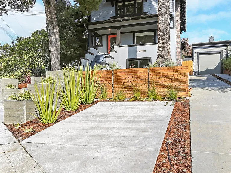 485 Boulevard Way — Photo 2