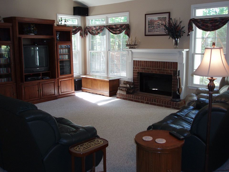 2nd image of 655 Glenrose Trl