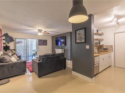949 Riverside Dr APT 414, Coral Springs, FL, 33071