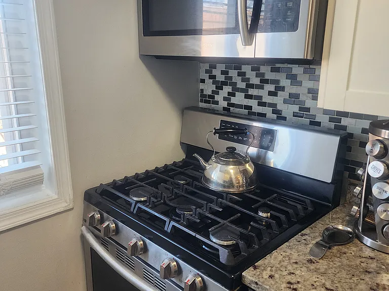 10 Halley Pl SE #103 — Photo 11