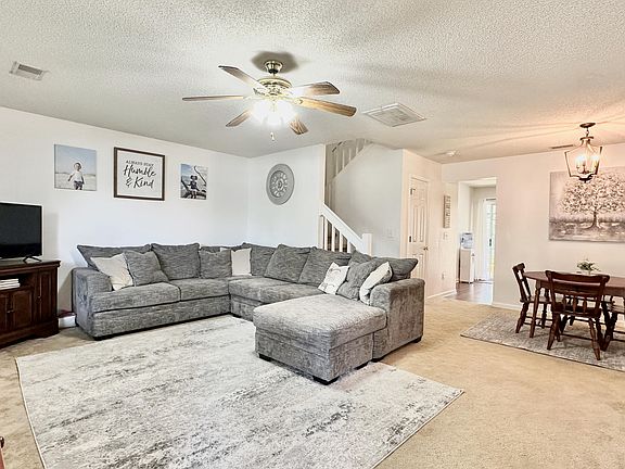 3rd image of 7917 Shadow Oak Dr