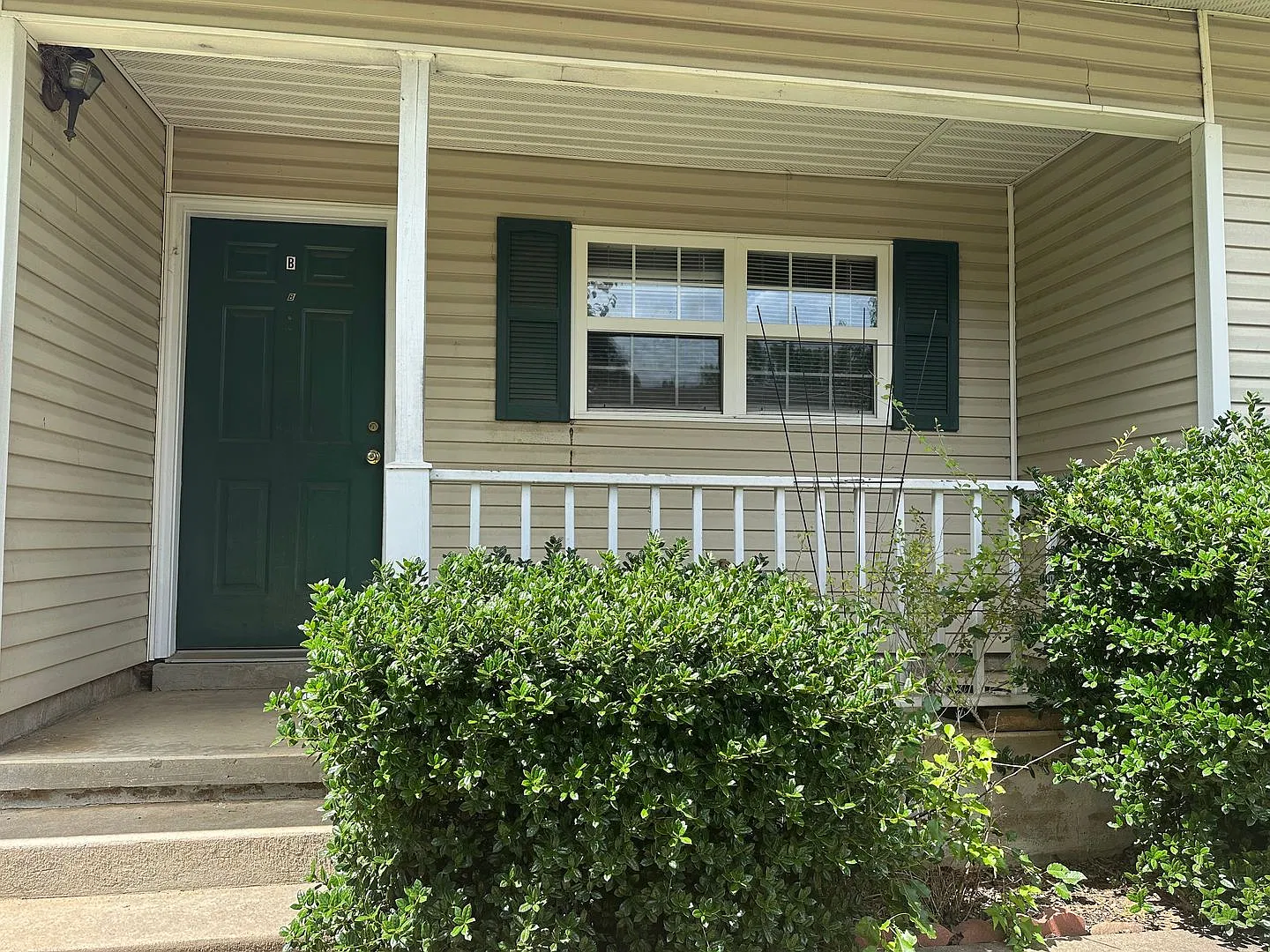 1417 N Greenwich — Photo 1