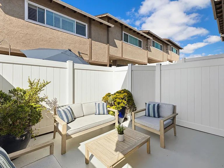 1140 Manhattan Beach Blvd #D — Photo 4