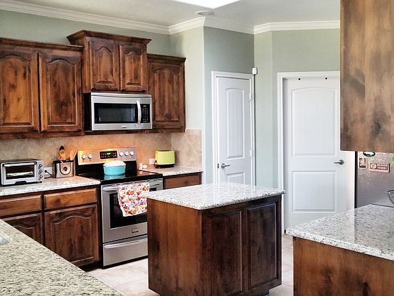 2nd image of 1221 Glen Ct