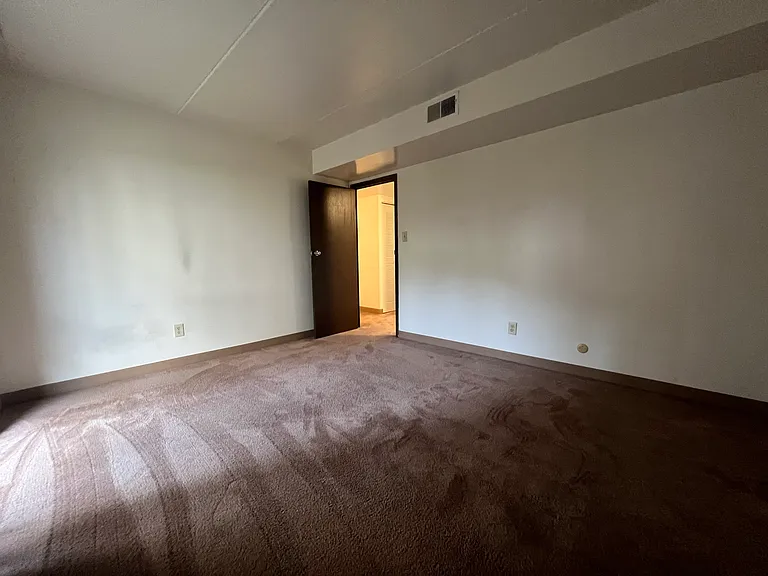 Maiden Square Apartments — Photo 14