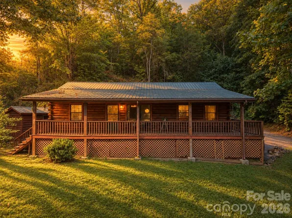 181 Seven Springs Rd, Whittier, NC 28789