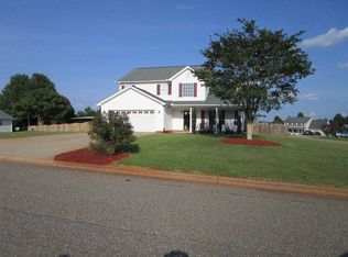 115 Middlebrooke Ln, Wellford, SC 29385