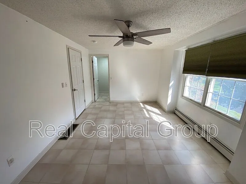 2 bed, 1.5 bath, 1818 sqft, $2,695 — Photo 4