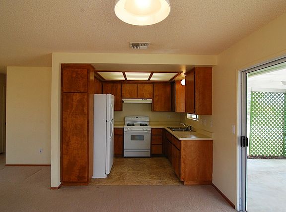 Kitchen has been updated - new photos coming soon!