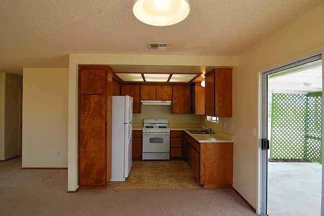 Kitchen has been updated - new photos coming soon!