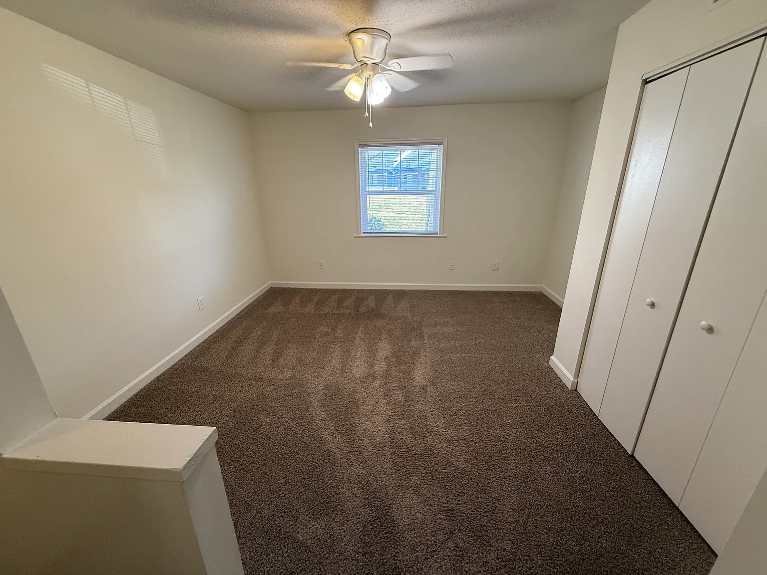 Avery Close Condominiums — Photo 4