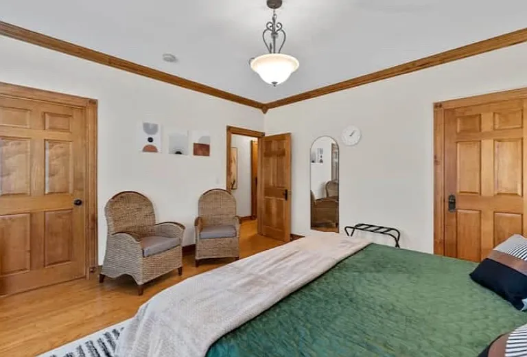 2822 N Shepard Ave #UPPER — Photo 8
