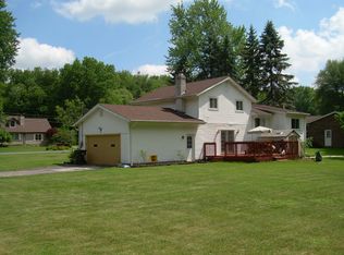 1138 Oak Tree Rd, Akron, OH 44320