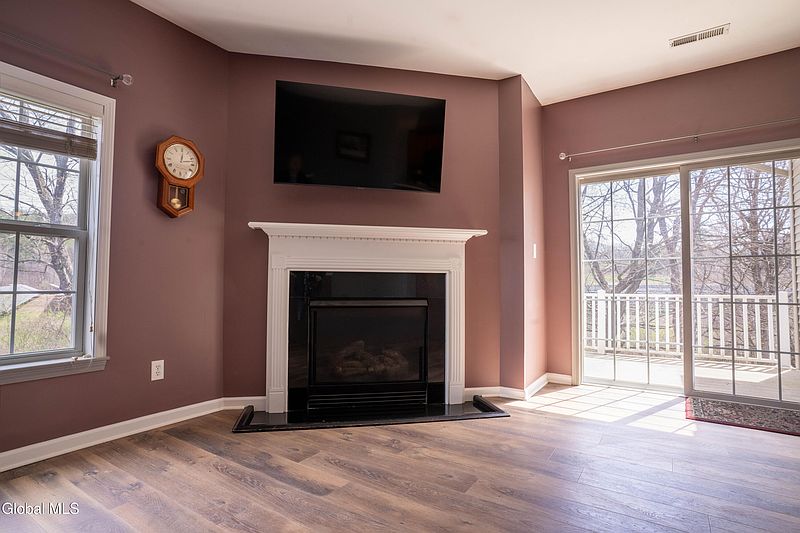 5th image of 602 Worthington Terrace