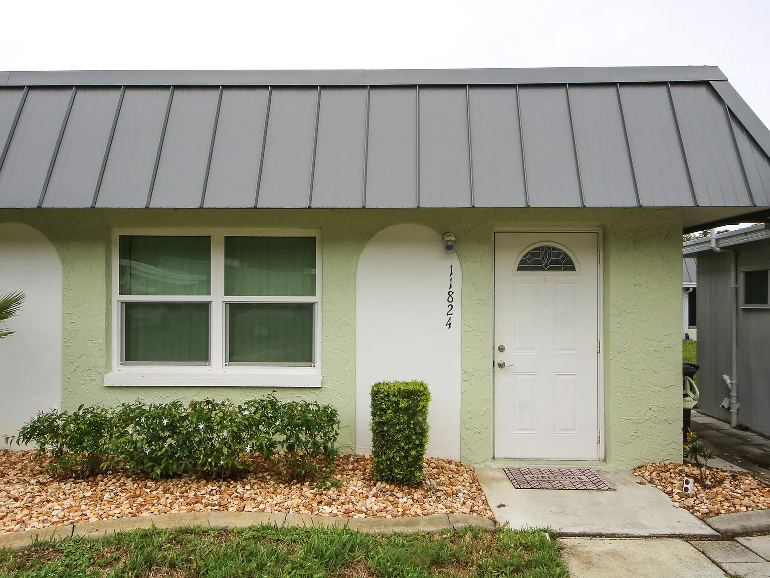 1 bed, 1.5 bath, 907 sqft, $1,400 — Photo 1