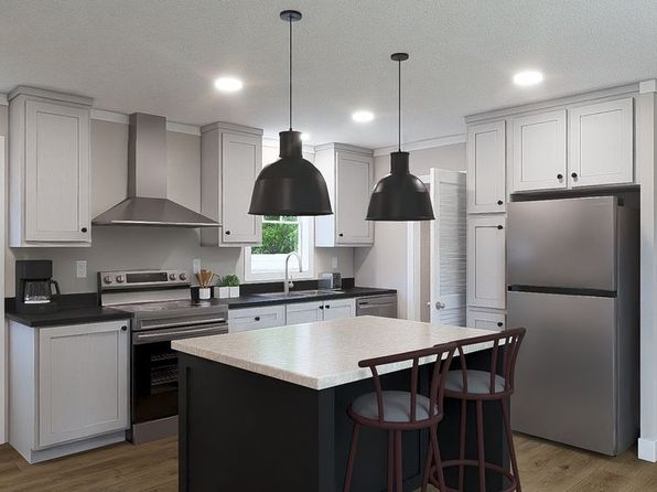 704 Holiday Park Vlg