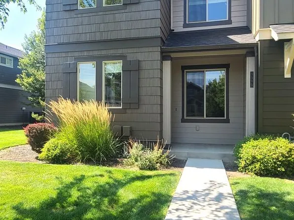3395 SW 28th St, Redmond, OR 97756