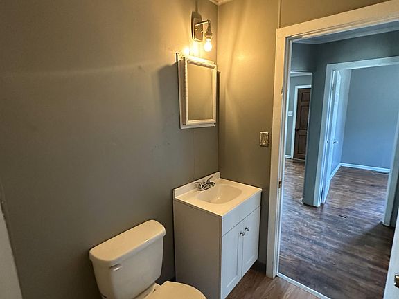 4th image of 400 Murray Dr