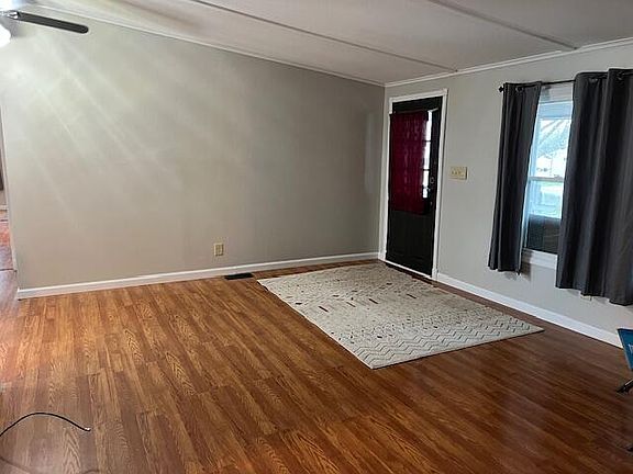4th image of 410 E High St
