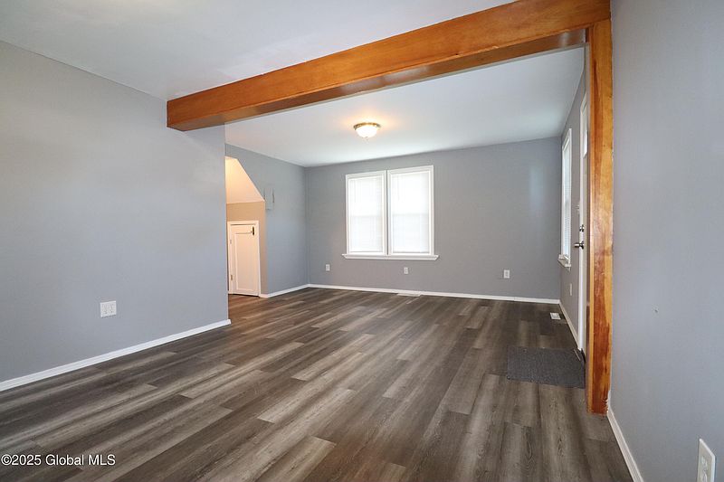 4th image of 2633 Hamburg Street