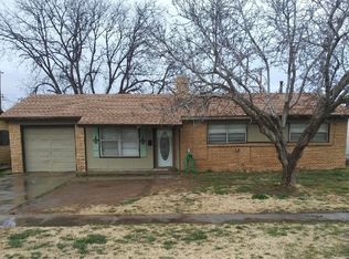 904 W 26th St, Plainview, TX 79072
