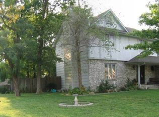 106 E Oak Meadows Rd, Derby, KS 67037