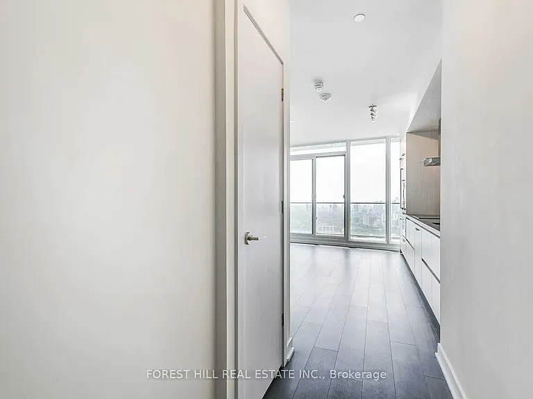 2221 Yonge St #5703 — Photo 7