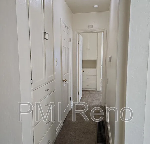 422 1/2 Saint Lawrence Ave #B — Photo 8