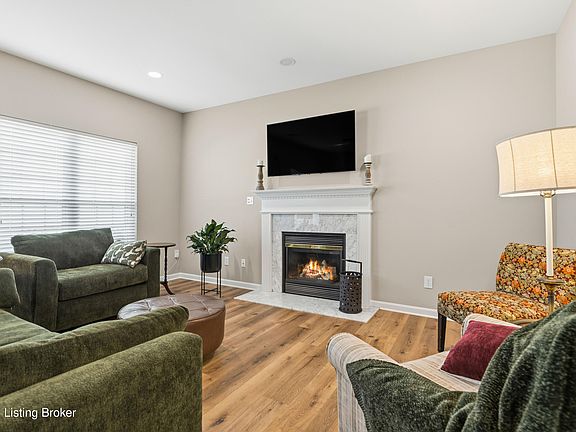 4th image of 411 Turnberry Ln