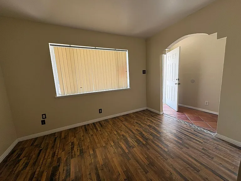10309 Shoshone St — Photo 5