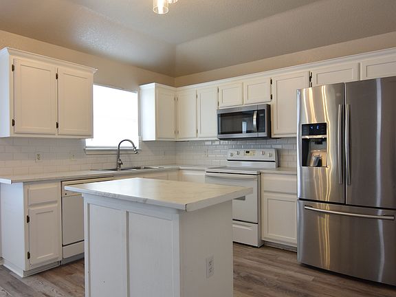 4th image of 3305 Westwood Dr